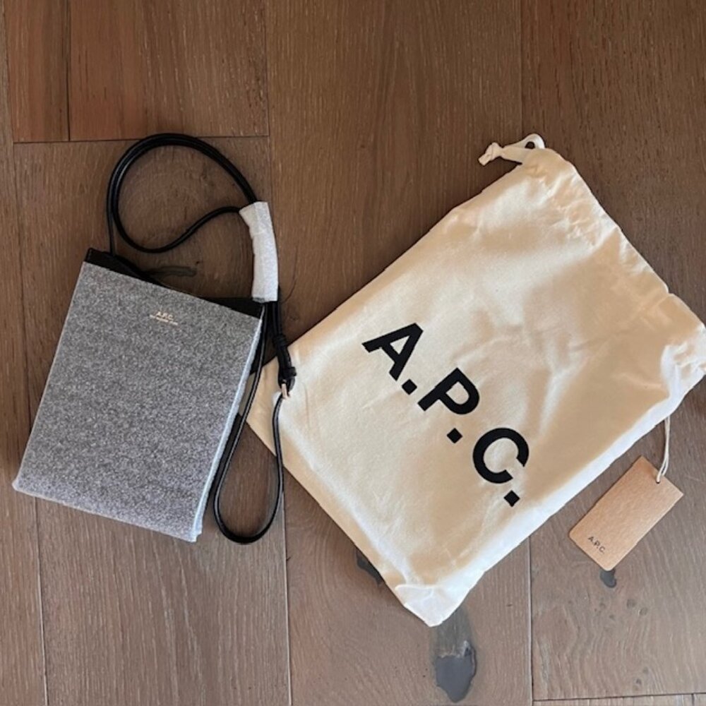 BRAND NEW WITH TAGS: APC Jamie Neck Pouch Crossbody bag in smooth black - Picture 2 of 5